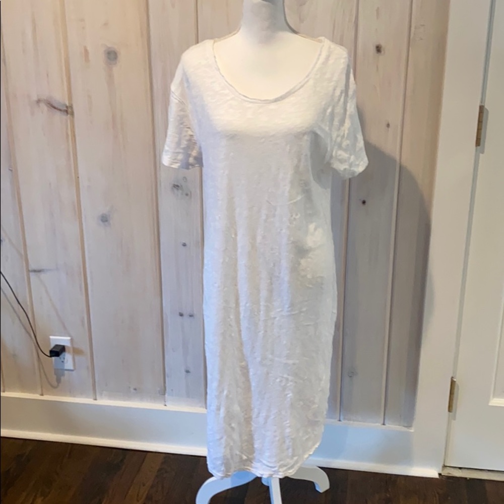 Knot sisters white dress